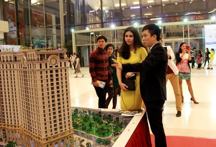 Dàn sao hải ngoại rực rỡ tại Thủ đô - 7 Diễn viên Quỳnh Hoa tham khảo thông tin đầu tư mua căn hộ