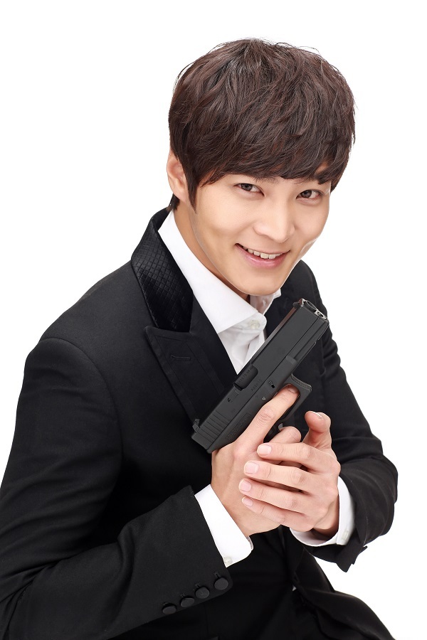 “Hoàng tử rating” Joo Won vào vai chàng mật viên Gil Ro hài hước, và cực kỳ dễ thương