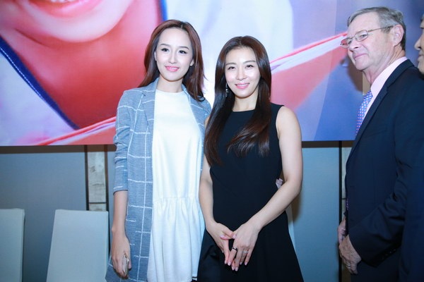 Mai Phương Thúy không kém phần cuốn hút.