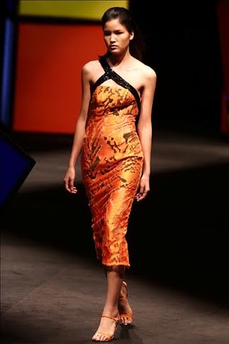 Kim Khanh hớp hồn giới mộ điệu với BST cực chất và sexy - 3 Kim Khanh hớp hồn giới mộ điệu với BST cực chất và sexy