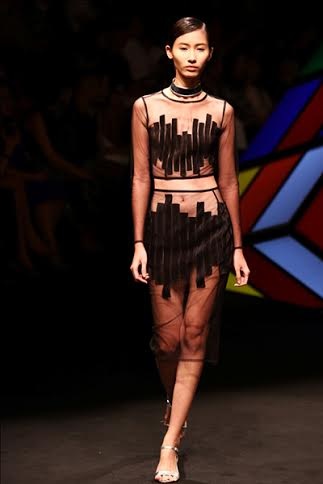 Kim Khanh hớp hồn giới mộ điệu với BST cực chất và sexy - 4 Kim Khanh hớp hồn giới mộ điệu với BST cực chất và sexy