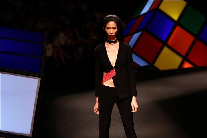 Kim Khanh hớp hồn giới mộ điệu với BST cực chất và sexy - 5 Kim Khanh hớp hồn giới mộ điệu với BST cực chất và sexy