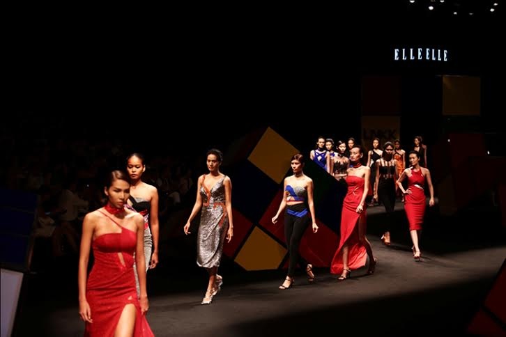 Kim Khanh hớp hồn giới mộ điệu với BST cực chất và sexy - 9 Kim Khanh hớp hồn giới mộ điệu với BST cực chất và sexy