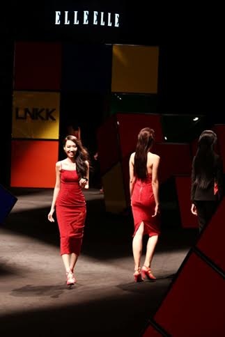 Kim Khanh hớp hồn giới mộ điệu với BST cực chất và sexy - 10 Kim Khanh hớp hồn giới mộ điệu với BST cực chất và sexy