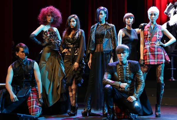 Lạ mắt với họa tiết thêu tay của Kelly Bùi - 8 Một số mẫu thiết kế của NTK Kelly Bùi tại Daviness Hair Show 2013