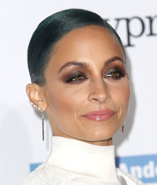 Những màu mắt sành điệu của mùa đông - 10 Nicole Richie và mắt màu khói lãng mạn