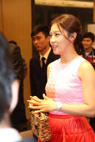 Minh Tiệp điển trai bên Ha Ji Won yêu kiều - 5 Ha Ji Won là tâm đểm thu hút sự chú ý