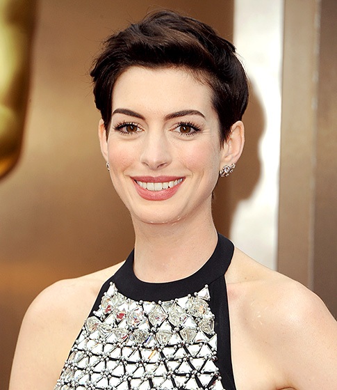 “Sao” Hollywood và những kiểu tóc ngắn cực đẹp - 11 Anne Hathaway