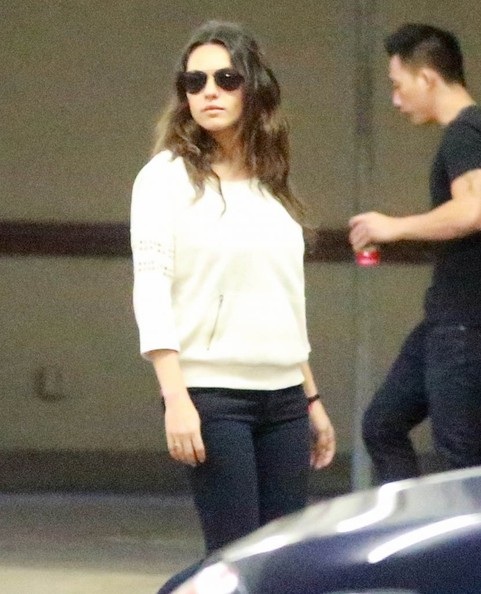 Mila Kunis tái xuất thon gọn sau khi sinh con - 3 VN