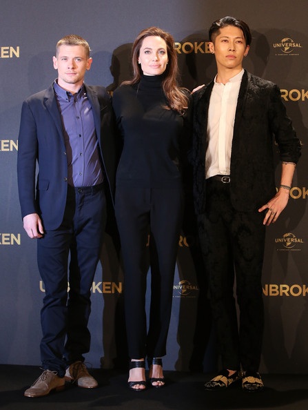 Angelina Jolie tươi tắn tái xuất sau vụ cãi lộn với chồng - 3 Angelina Jolie