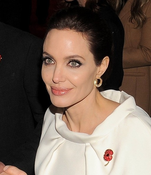 Angelina Jolie tươi tắn tái xuất sau vụ cãi lộn với chồng - 7 Angelina Jolie