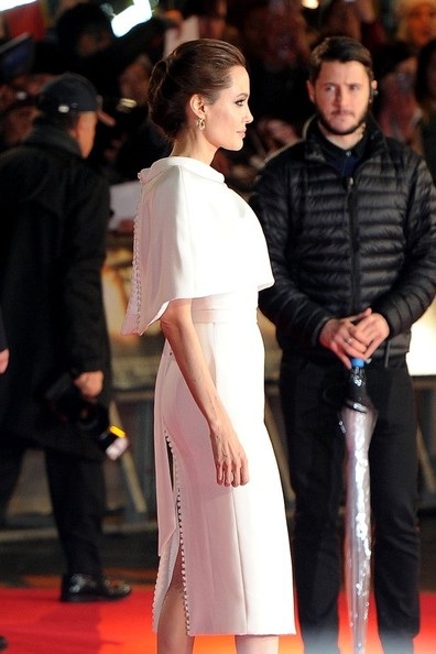 Angelina Jolie tươi tắn tái xuất sau vụ cãi lộn với chồng - 8 Angelina Jolie