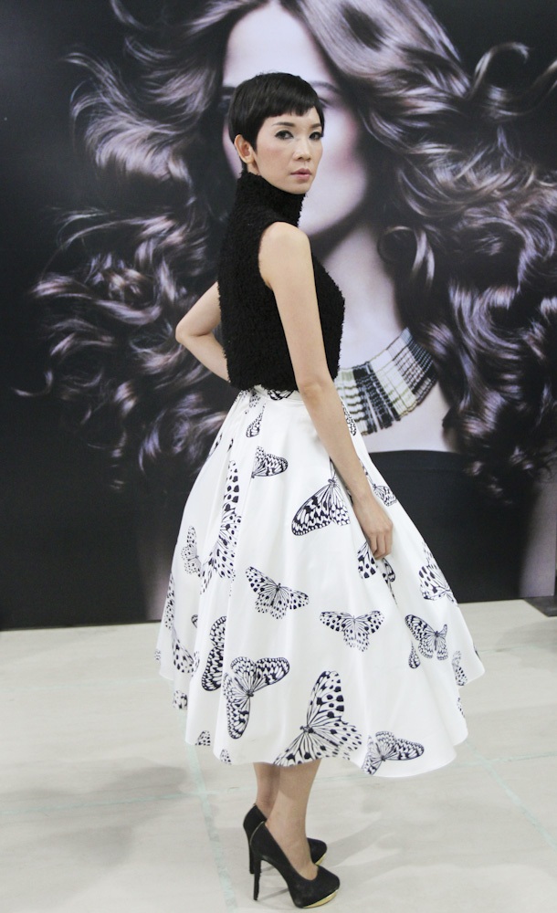 Bà mẹ một con diện váy bồng điệu đà