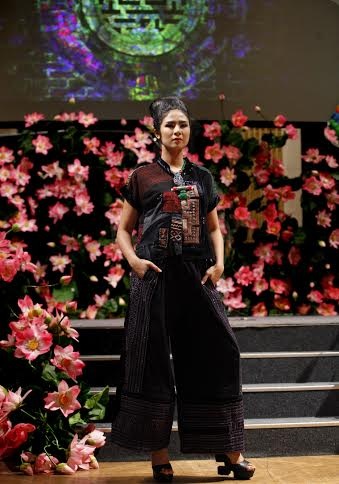 Ngắm bộ sưu tập áo dài lạ mắt của NTK Minh Hạnh - 6 Hoa hậu Ngọc Hân là vedette của buổi trình diễn này