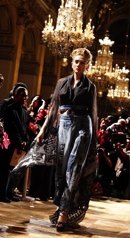 Ngắm bộ sưu tập áo dài lạ mắt của NTK Minh Hạnh - 8 Á hậu Hoàng Yến trình diễn tự tin trên sàn catwalk