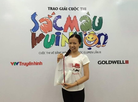 Chung kết cuộc thi vẽ tranh bằng màu nhuộm Elumen năm thứ 3 - 3 Các thí sinh đến nhận giải vòng sơ loại