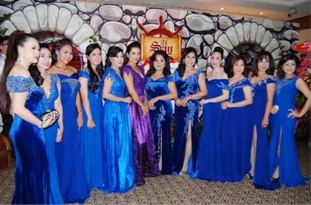 Các nữ doanh nhân quý phái trong trang phục Sensorial