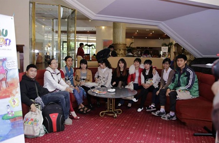 Cùng cười với tranh đoạt giải màu sắc vui nhộn - 1 Các thí sinh chờ đợi trước giờ thi