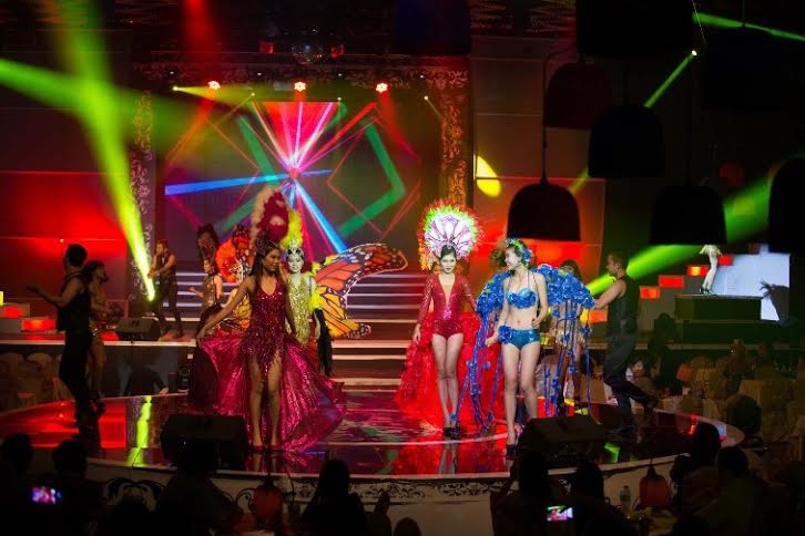 Sân khấu rộn rã sắc màu cùng Carnival