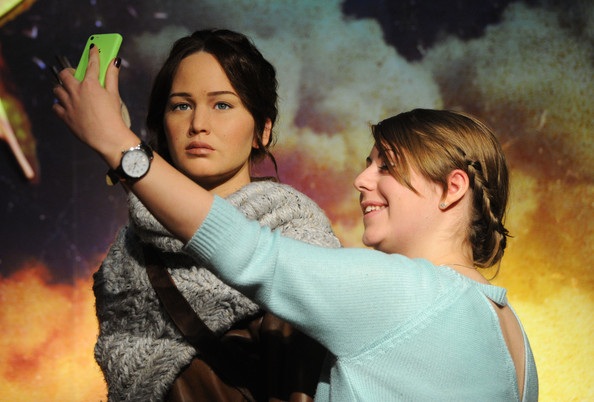 Hoàn thành bức tượng sáp cho vai diễn của Jennifer Lawrence - 3 Vĩnh Ngọc