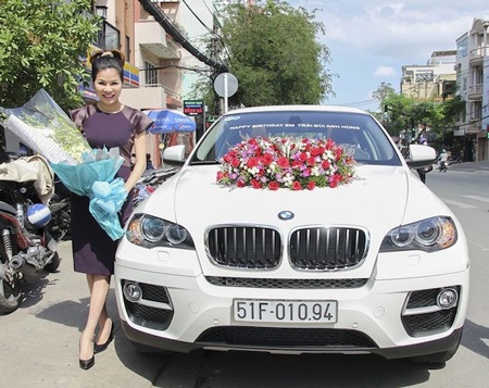 Hoa hậu Bùi Thị Hà thưởng Tết xe BMW X6 cho Giám đốc điều hành - 4 Lý do của món quà thưởng sớm này là bởi hôm nay cũng chính là sinh nhật của Bùi Anh Hùng