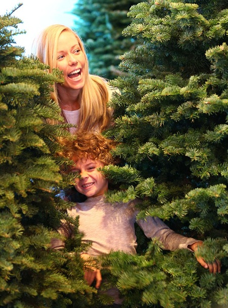 “Sao” đua nhau đi sắm cây thông Noel - 10 Christmas