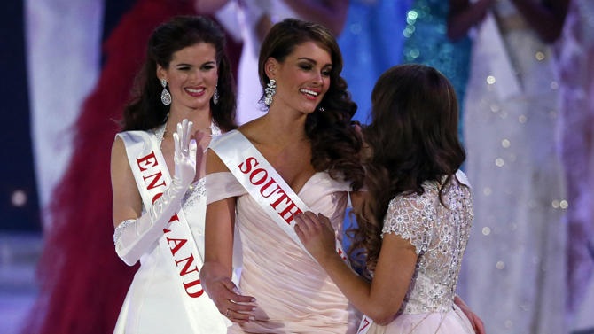 Cận cảnh nhan sắc tuyệt mỹ của tân Hoa hậu thế giới - 13 Rolene Strauss rạng rỡ khi nghe tên mình xướng lên cùng danh hiệu hoa hậu thế giới 2014.