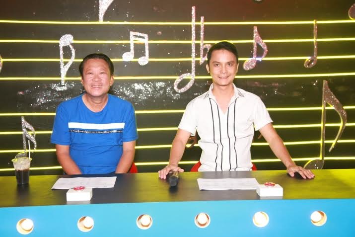 Lê Quang mổ xẻ “Sắc màu” của Trần Tiến  - 1 Lê Quang mổ xẻ tác phẩm “Sắc màu” của Trần Tiến trên sân khấu “Gia Đình Tài Tử”