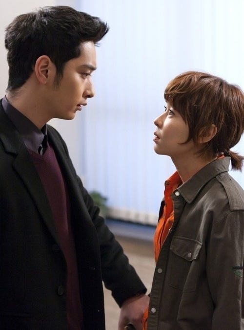 Ca sĩ nhóm 2PM công khai theo đuổi "máy bay bà già" - 2 Dù biết đàn chị Choi Kang Hee đang có tình cảm