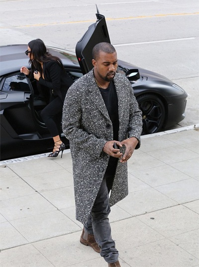 Vợ chồng cô Kim lái siêu xe ra phố - 3 Kanye West lái siêu xe Lamborghini giá gần 800 nghìn đô la Mỹ