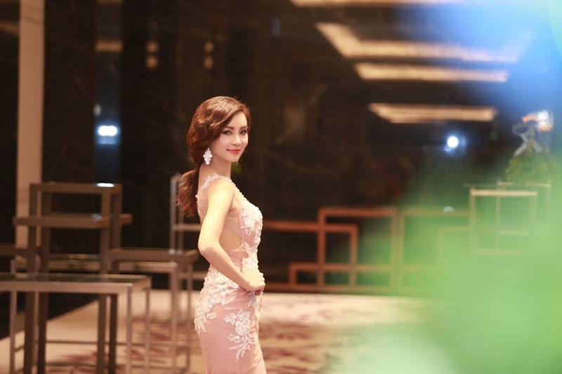 Mai Thu Trang đẹp kiêu sa