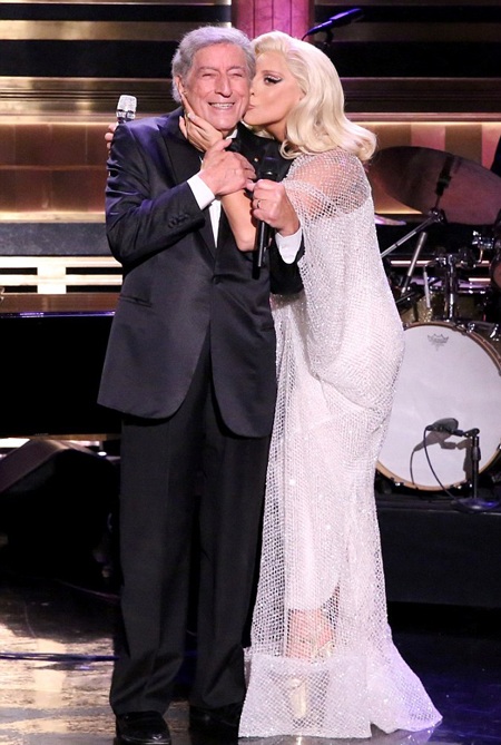 Lady Gaga bất ngờ thay đổi hình ảnh - 2 Lady Gaga