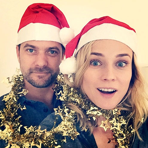 “Sao” tưng bừng đón Giáng sinh - 14 Drake's Hanukkah MO includes the time-honored combination of dudes, drinks and dreidels.