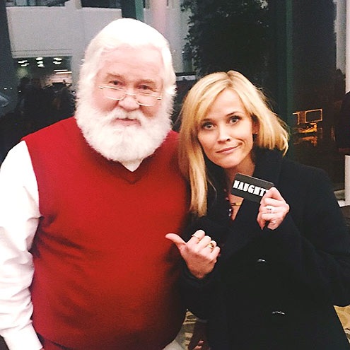 “Sao” tưng bừng đón Giáng sinh - 15 Drake's Hanukkah MO includes the time-honored combination of dudes, drinks and dreidels.