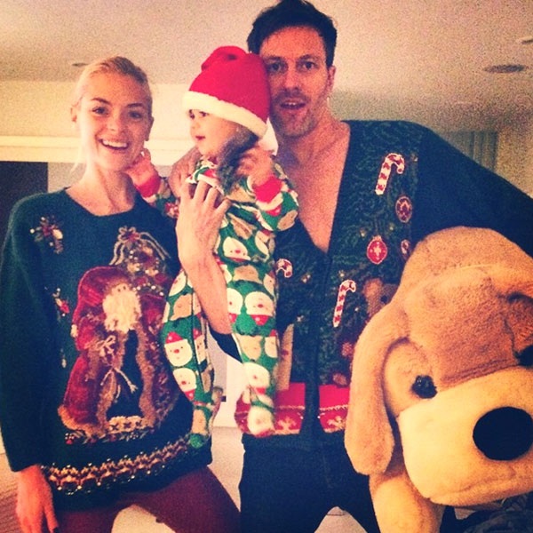 “Sao” tưng bừng đón Giáng sinh - 6 Jaime King, husband Kyle Newman and son James, 14 months