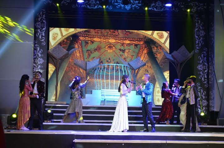 Duyên Quỳnh: “Thù lao lớn nhất chính là tình cảm của khán giả” - 2 Ảnh 2: Romeo Nam Khánh và Juliet Duyên Quỳnh trong đêm diễn 24/12