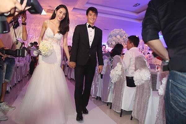 Thủy Tiên - Công Vinh và bữa tiệc cưới ấm cúng - 12 Thủy Tiên