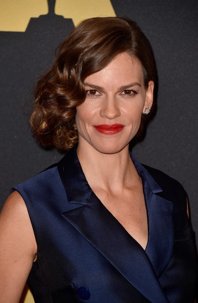 Hilary Swank's Festive Faux Bob