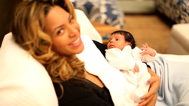 Những hình ảnh đáng yêu của con gái Beyonce - 2 Sao và bé