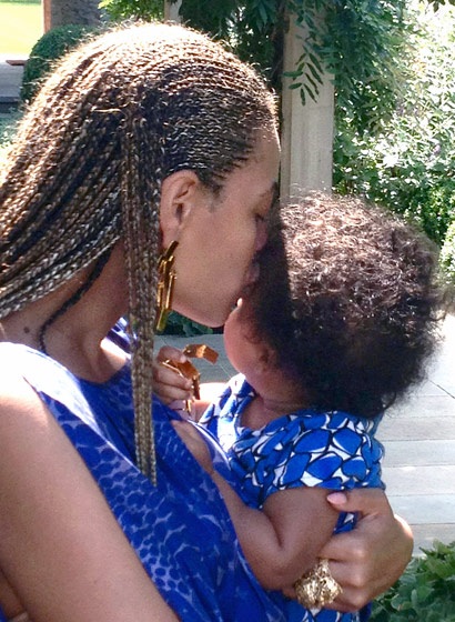Những hình ảnh đáng yêu của con gái Beyonce - 5 Sao và bé