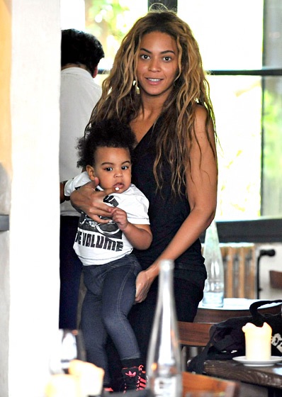 Những hình ảnh đáng yêu của con gái Beyonce - 10 Sao và bé