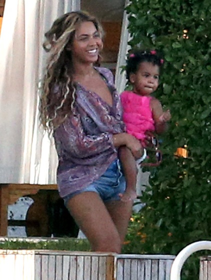 Những hình ảnh đáng yêu của con gái Beyonce - 13 Sao và bé
