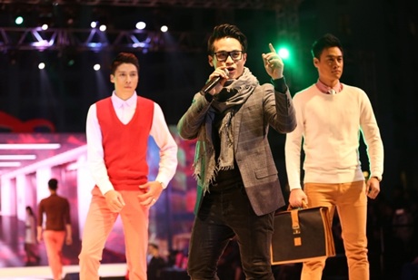 Canifa gửi gắm yêu thương cùng “Mùa ấm” - 8 Các trang phục casual trong BST Night Out cũng gây được ấn tượng mạnh với khán giả