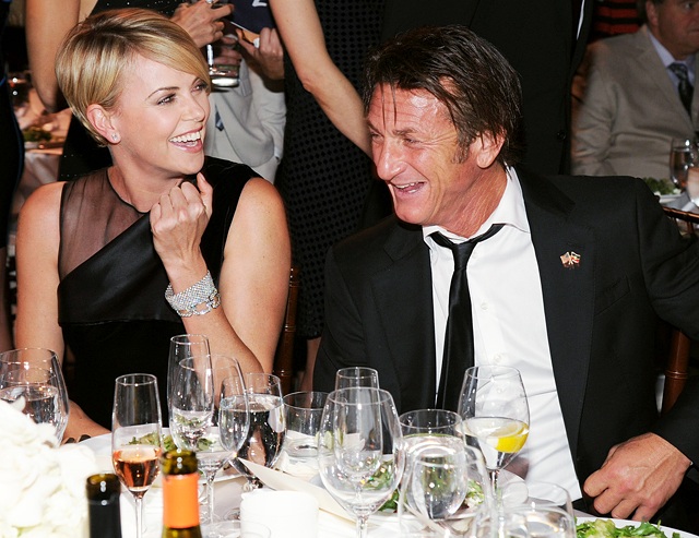 Người đẹp Charlize Theron đã đính hôn với Sean Penn - 2 Người đẹp Charlize Theron đã đính hôn với Sean Penn