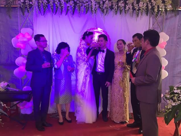 Lê Thúy hạnh phúc trong ngày cưới - 5 Cập nhật ảnh cưới Lê thúy