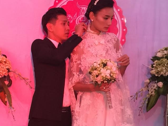 Lê Thúy hạnh phúc trong ngày cưới - 7 Cập nhật ảnh cưới Lê thúy