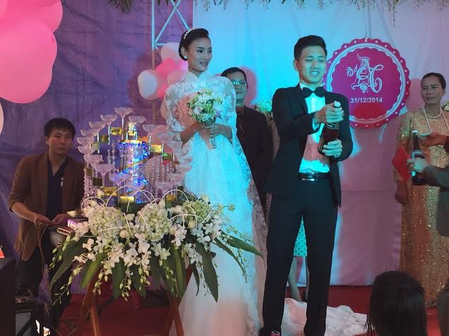 Lê Thúy hạnh phúc trong ngày cưới - 12 Cập nhật ảnh cưới Lê thúy