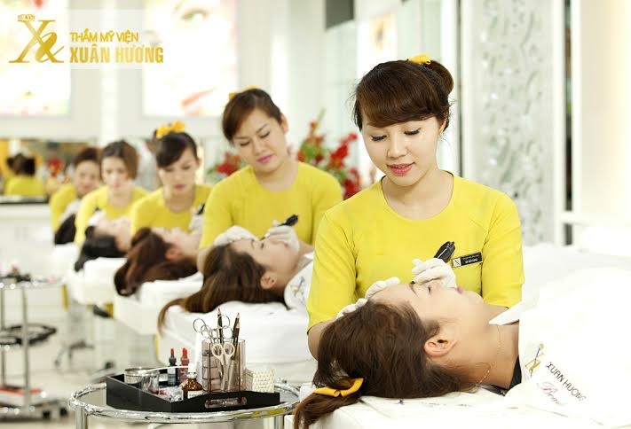 Cùng Xuân Hương chào năm mới với nhiều ưu đãi “cực sốc” - 3 Dịch vụ phun thêu lông mày tại Thẩm Mỹ Viện Xuân Hương