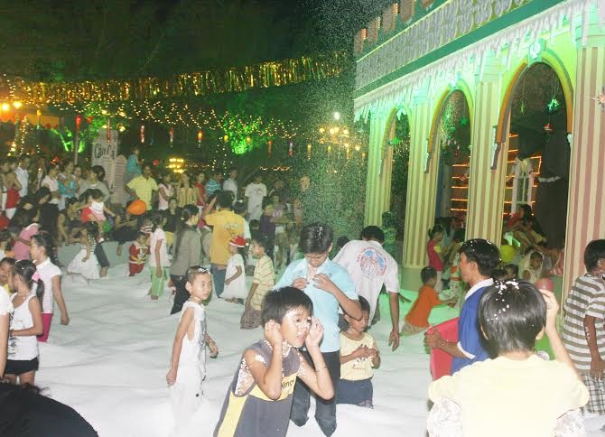 Bạn trẻ đam mê trò chơi cảm giác mạnh,