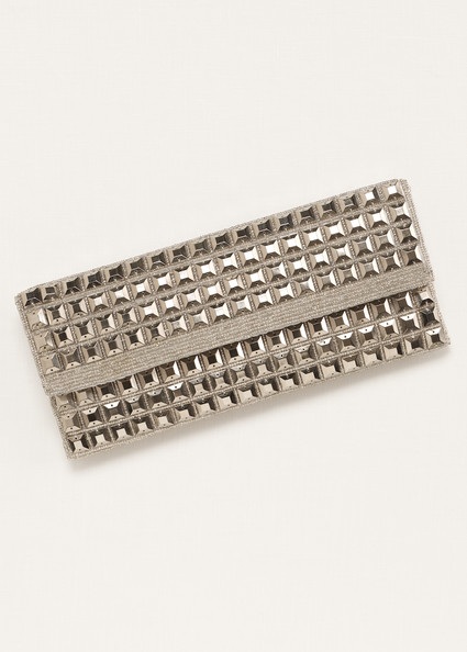 Những chiếc ví cầm tay xinh đẹp - 9 Pyramid Studs